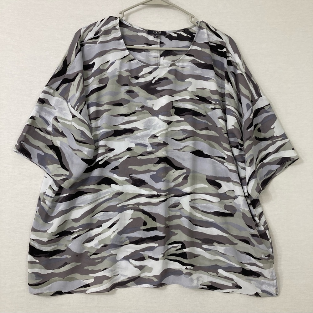NYDJ Gray Abstract Round Neck Lightweight Pull-over Top size Large